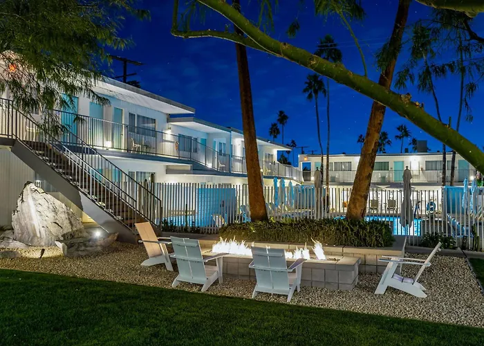 3 star hotel: The Skylark, A Palm Springs Hotel